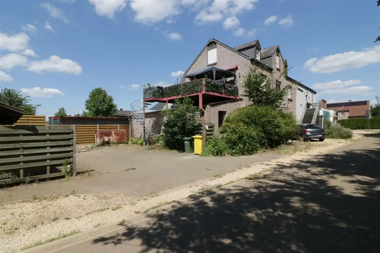 handelszaak met magazijn op zeer zichtbare locatie foto 33