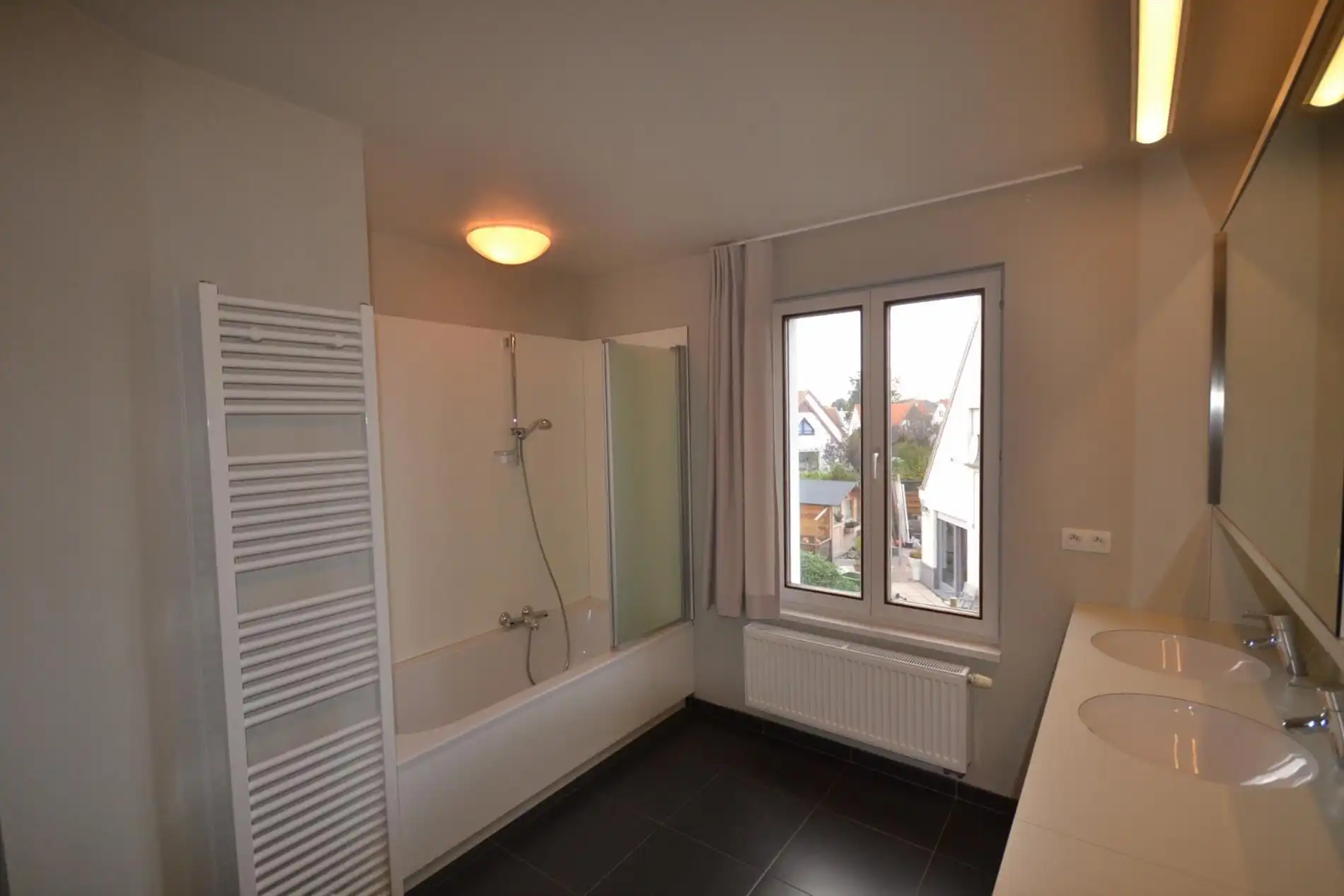 Prachtige moderne hoekwoning met terras, garage en 2 slaapkamers te Koksijde  foto 7