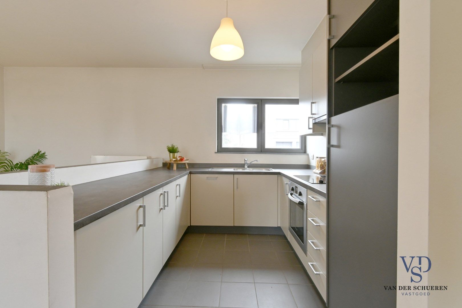 Eigentijds appartement in centrum Eke.  foto 11
