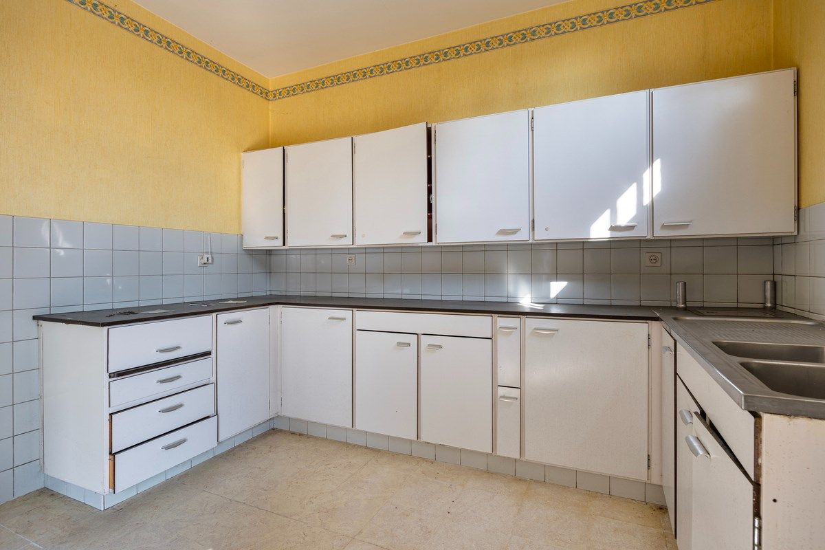 Te renoveren karaktervolle herenwoning op een prachtig perceel van 56 are. foto 9