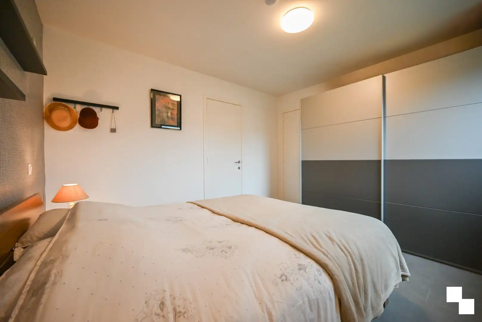 Lichtrijk tweeslaapkamer appartement te hartje Izegem foto 21