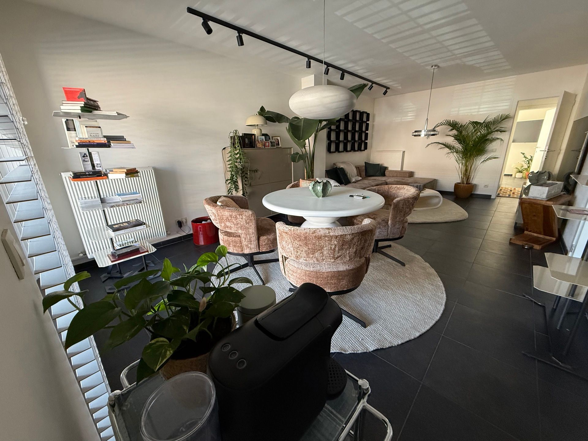 Instapklaar appartement met 2 slpks, autostpl en berging. foto 6