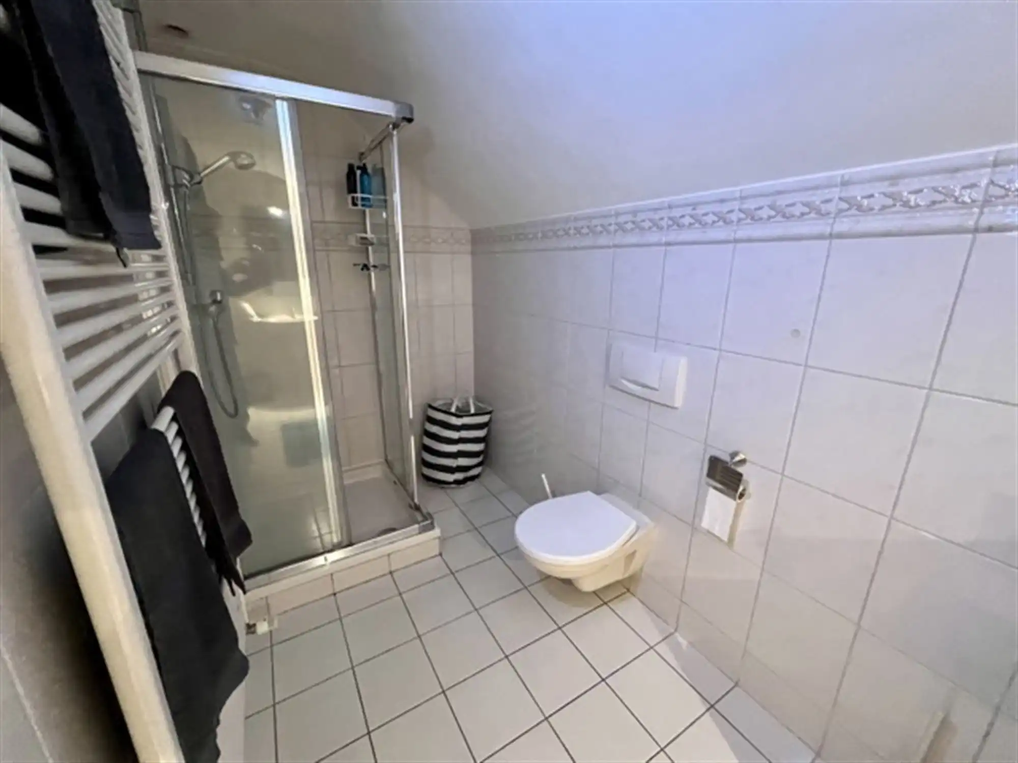 Villa met binnen en buitenzwembad foto 28