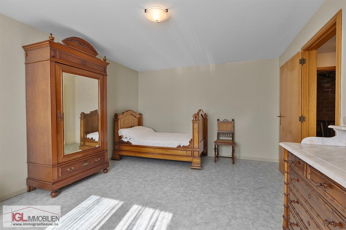 Charmante driegevelwoning met zonnige tuin & garage in het centrum van Lennik foto 11
