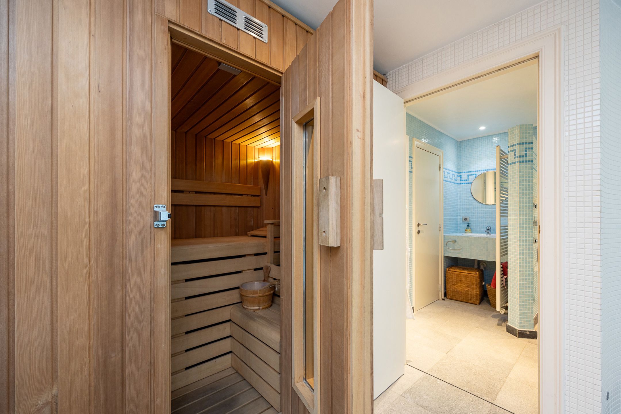 ANTWERPEN-MARKGRAVE - Luxe herenwoning met binnenzwembad foto 26