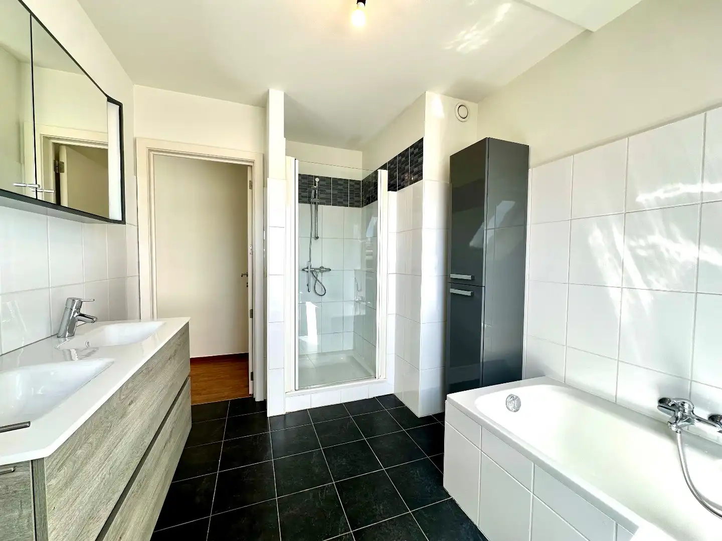 Ruim duplex appartement met 3 slaapkamers in hartje Bilzen-Hoeselt foto 21