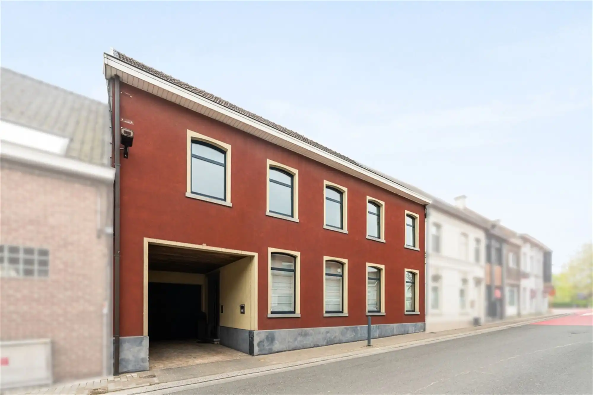 RUIME WONING met grote GARAGE/LOODS/MULTIFUNCTIONELE RUIMTE foto 2