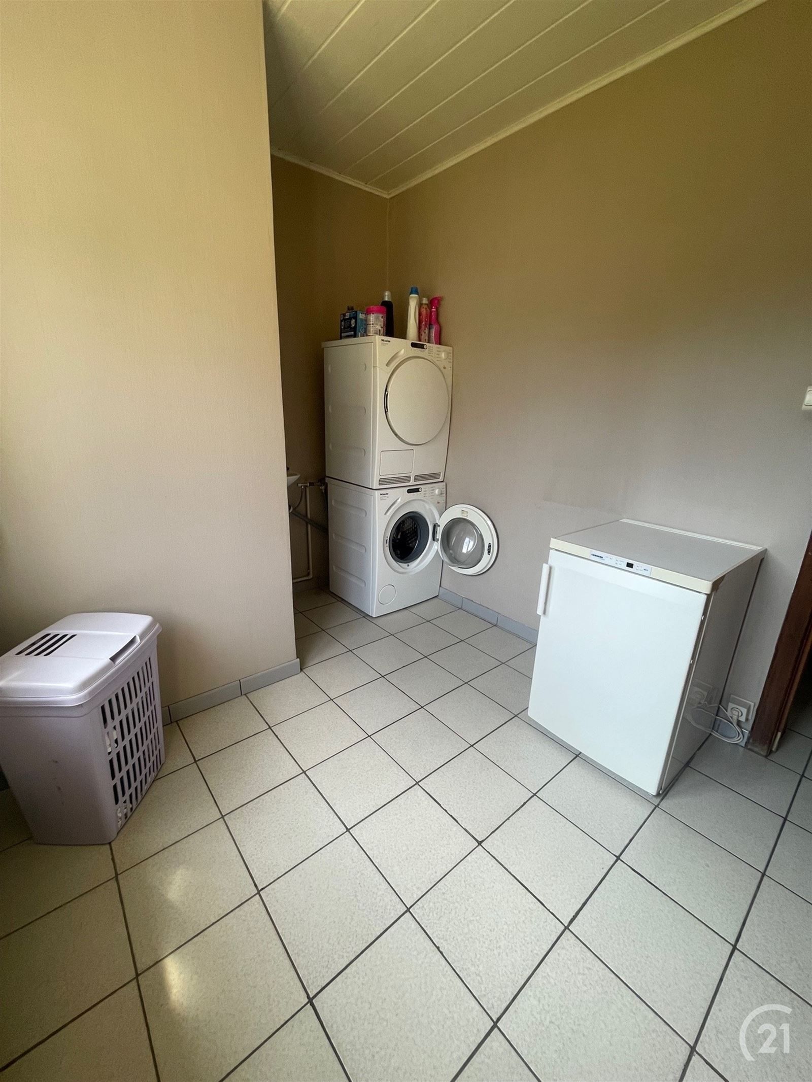 Op te frissen viergevelwoning met tuintje, stal en garage op 3are67 foto 10