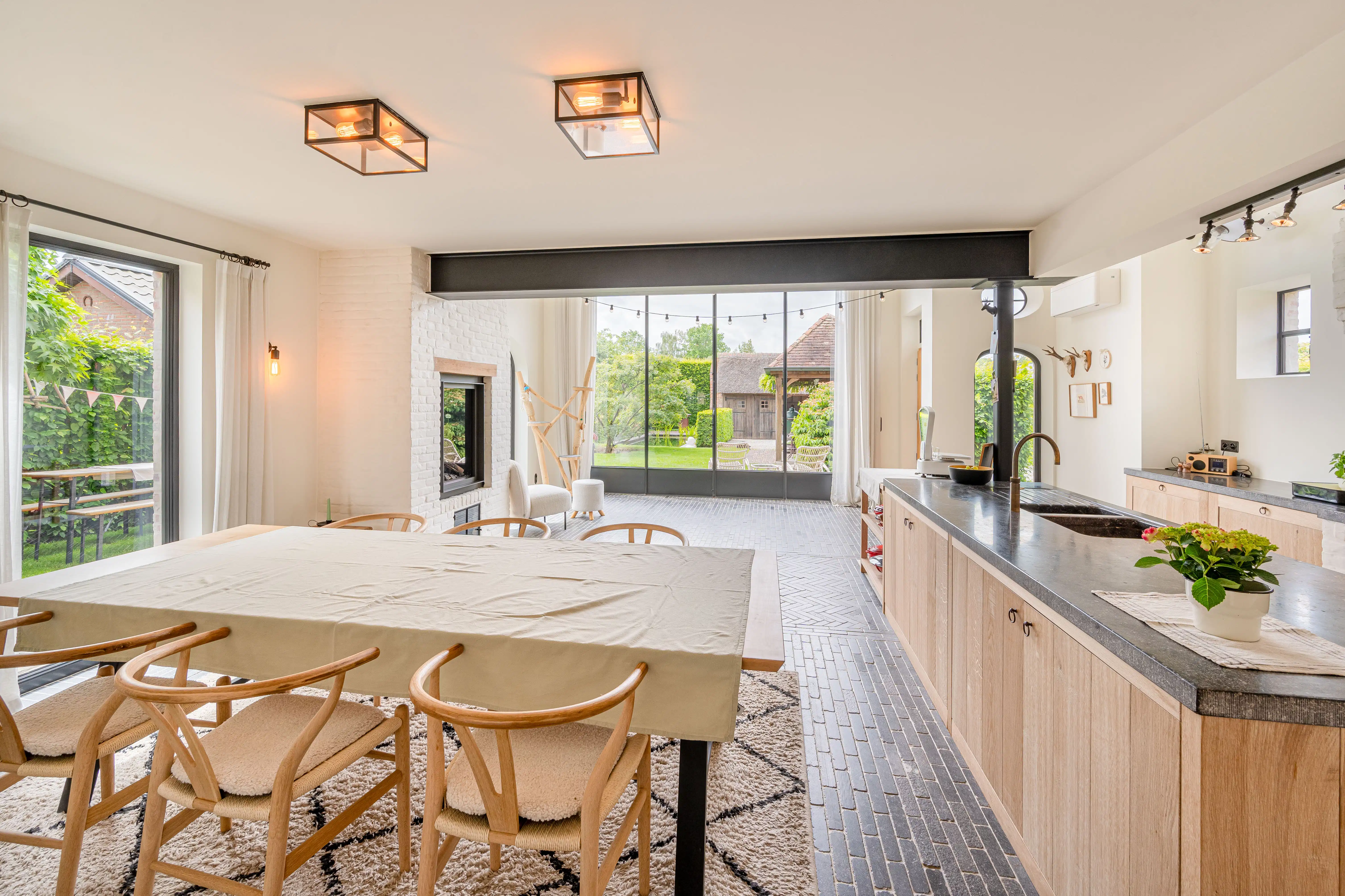 Exclusieve high-end gezinswoning prachtige tuin foto 9