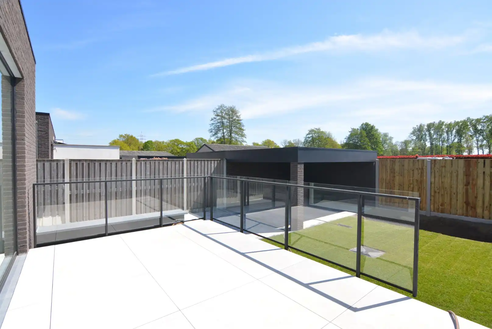 Moderne, energiezuinige, halfvrijstaande woning met carport op 3 a 80 ca. foto 11