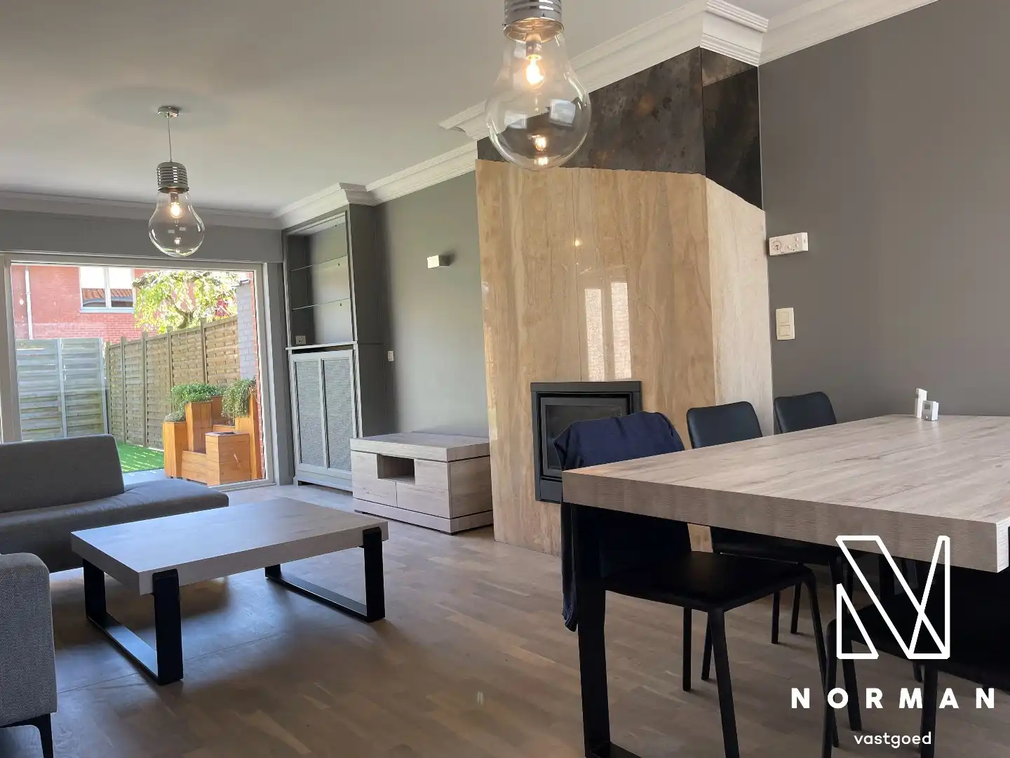 Rustig gelegen woning met oprit en garage. foto 2