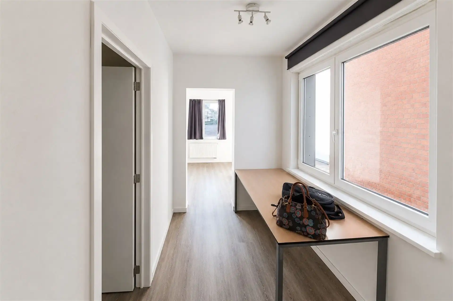 Studentenhuis met 5 koten met eigen badkamer en gem. keuken. foto 2