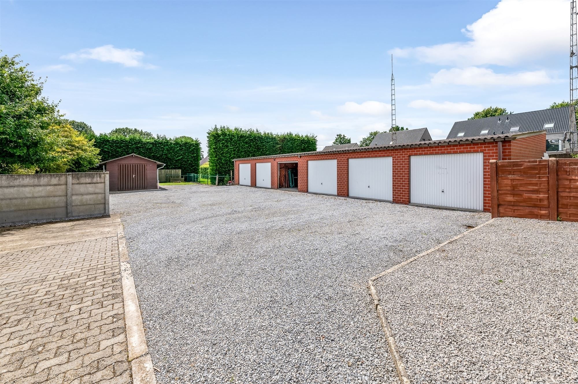 RUIM APPARTEMENT (92M²) MET 2 SLAAPKAMERS EN BIJHORENDE GARAGE IN DE NABIJHEID VAN LEOPOLDSBURG CENTRUM foto 15