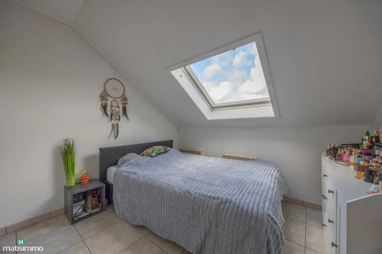 INSTAPKLAAR DUPLEXAPPARTEMENT MET GARAGEBOX EN KELDERBERGING NABIJ CENTRUM BILZEN foto 11