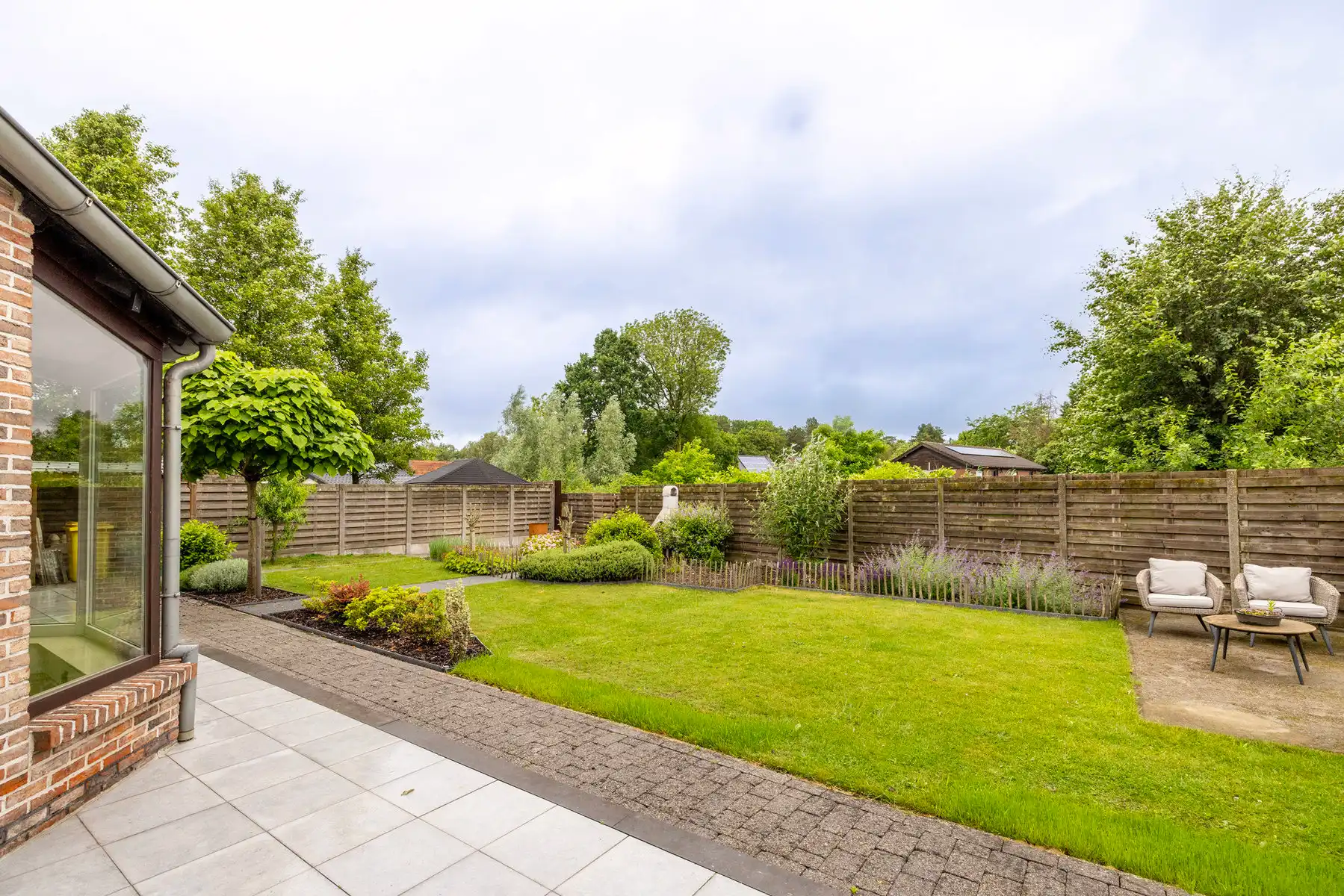 Ruime gezinswoning met garage en tuin op 557m2 grond foto 26