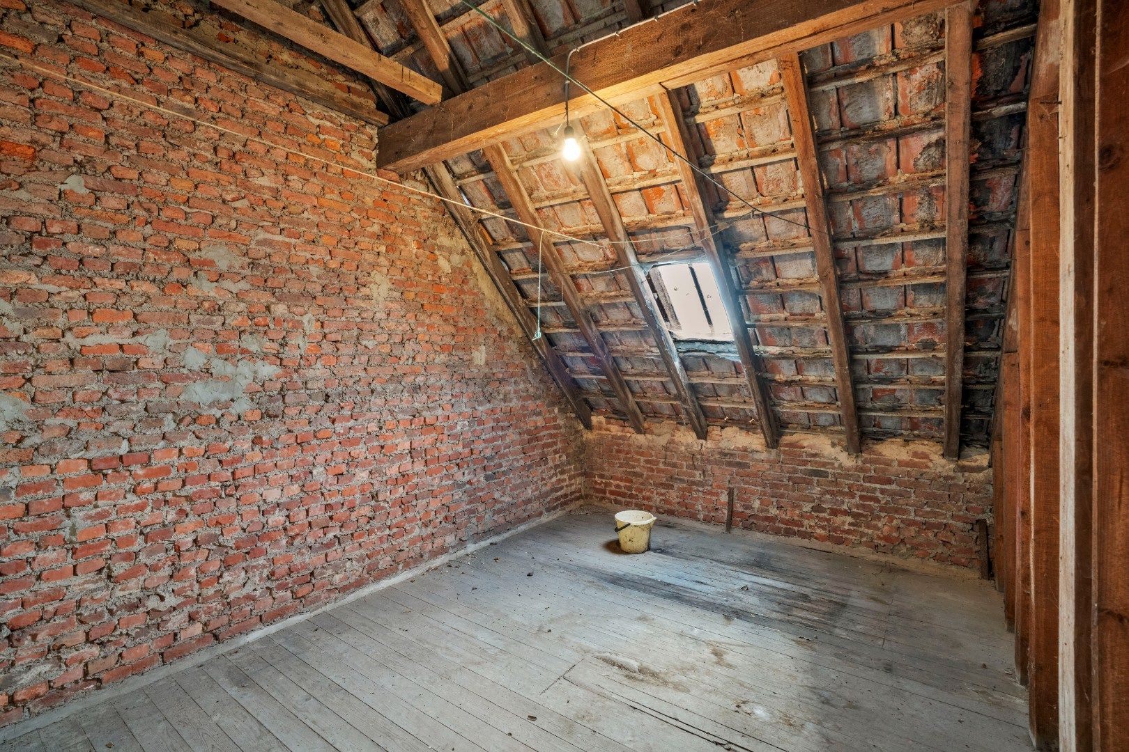 TE RENOVEREN WONING OP EEN PERCEEL VAN 559M² MET BOORDEVOL POTENTIEEL foto 17