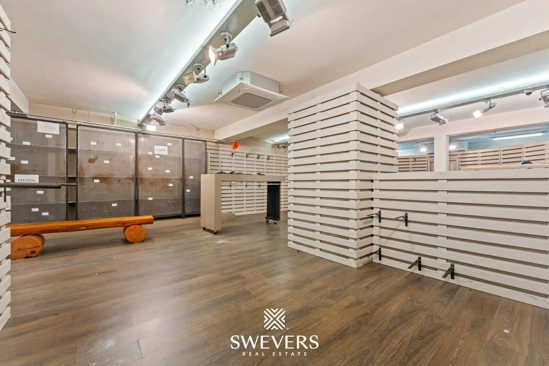 Uitzonderlijke mooi gelegen en ruime (391m²) handelsruimte in het volle centrum van Leopoldsburg foto 7