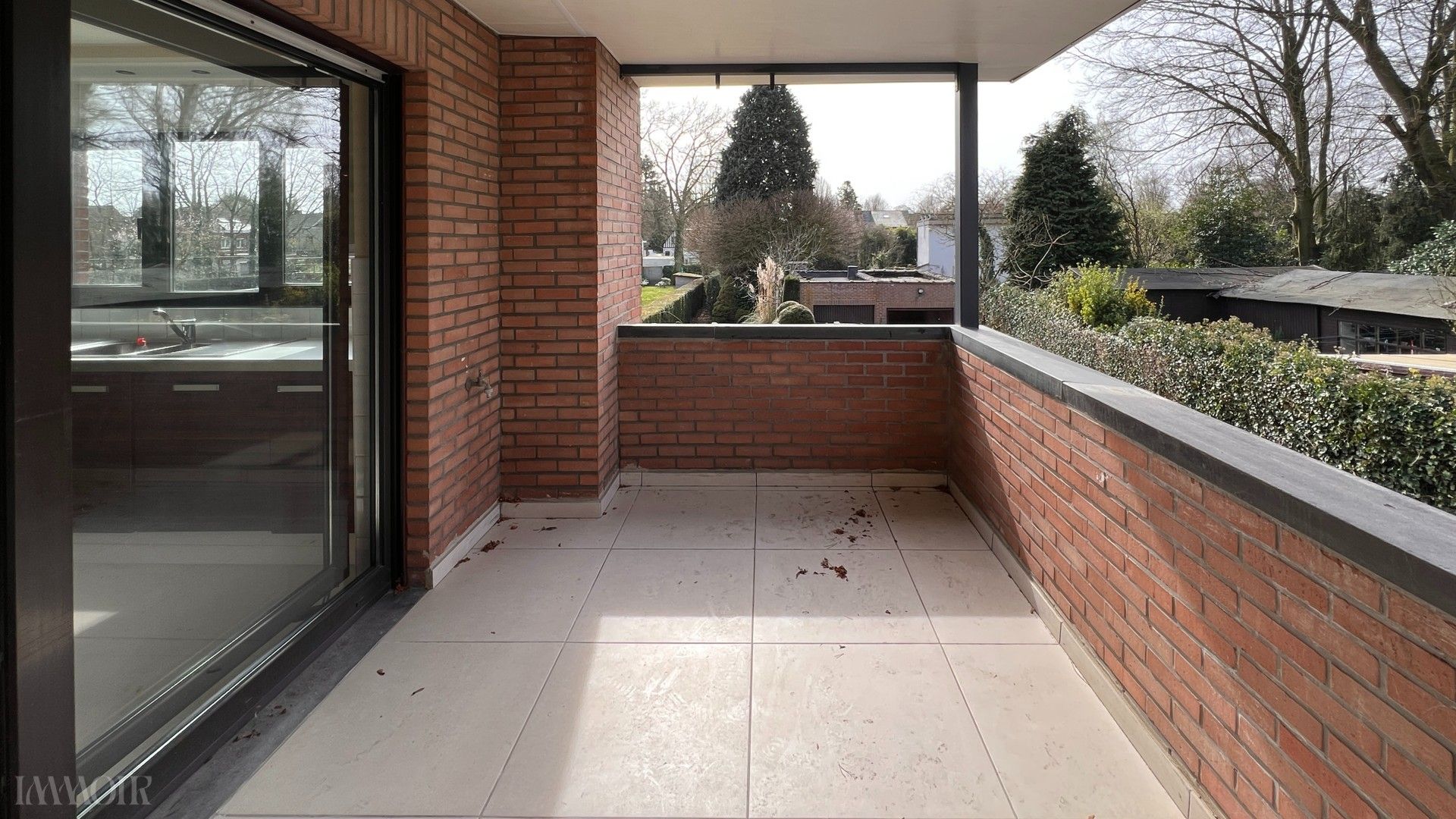 Ruim duplex appartement met terras in Brasschaat. foto 4