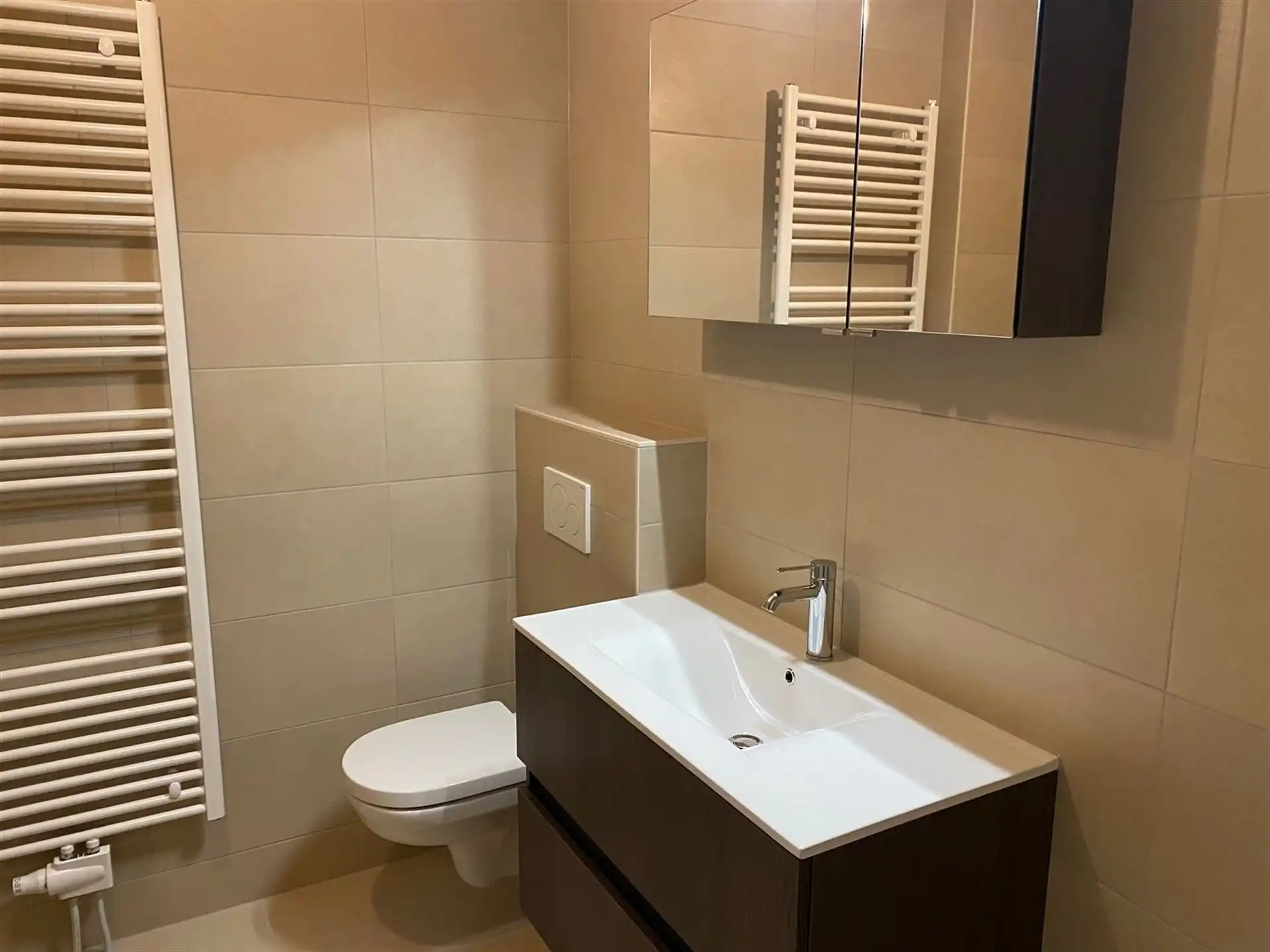 Gerenoveerd appartement met 2 slaapkamers en terras foto 14