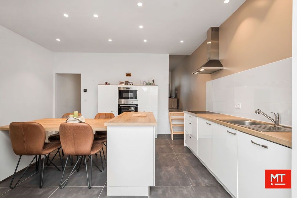 Gerenoveerde woning (2016) met 2 slaapkamers en Zuidgerichte stadstuin in het centrum van Ieper foto 2