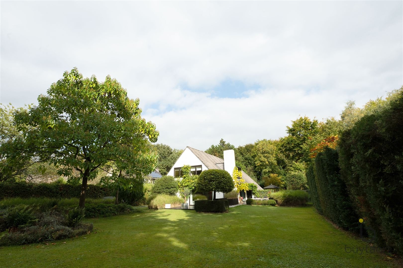 Hoofdfoto van de publicatie: Gezellige instapklare woning met een prachtige groene tuin!
