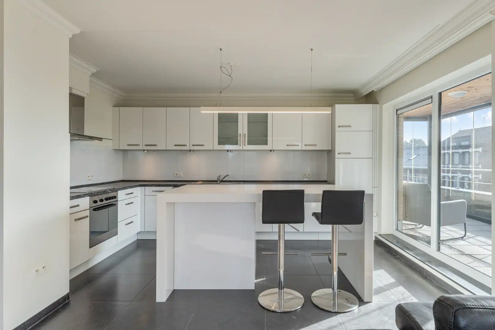 Exclusief penthouse met ruim terras, 2 slpk, extra brede autostaanplaats, centrum Houthalen foto 10