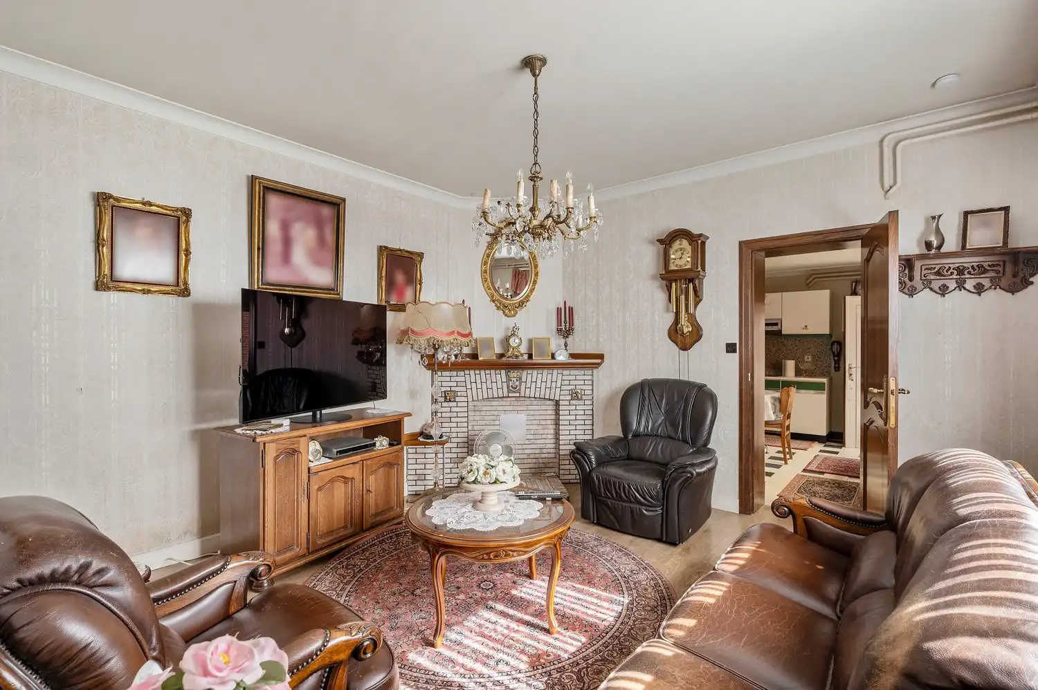Te renoveren laagbouwwoning met garage, atelier en tuin op een perceel van 451 m². foto 5