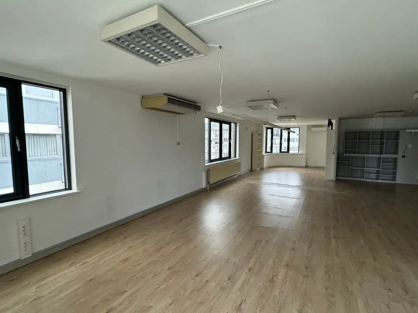 Kantoor 3de verdiep op Bisschoppenhoflaan + parking foto 3