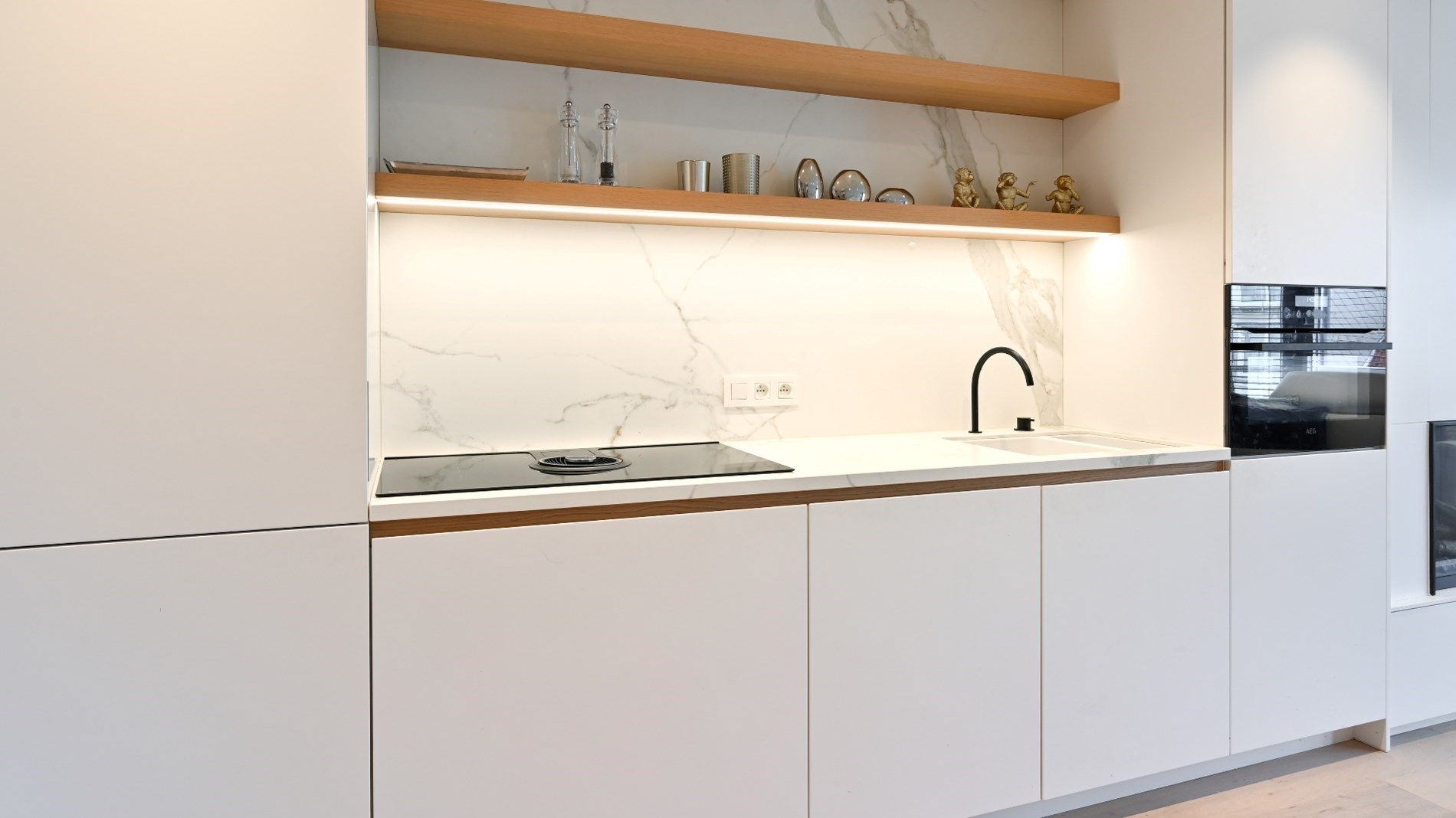 Luxueus afgewerkt appartement, zeer centraal gelegen aan de zonnekant van de Lippenslaan. foto 7
