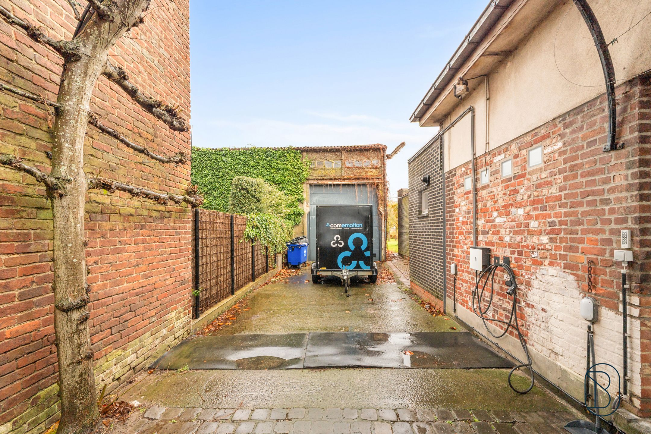 Stijlvolle gerenoveerde woning met loods in Zwevegem foto 32