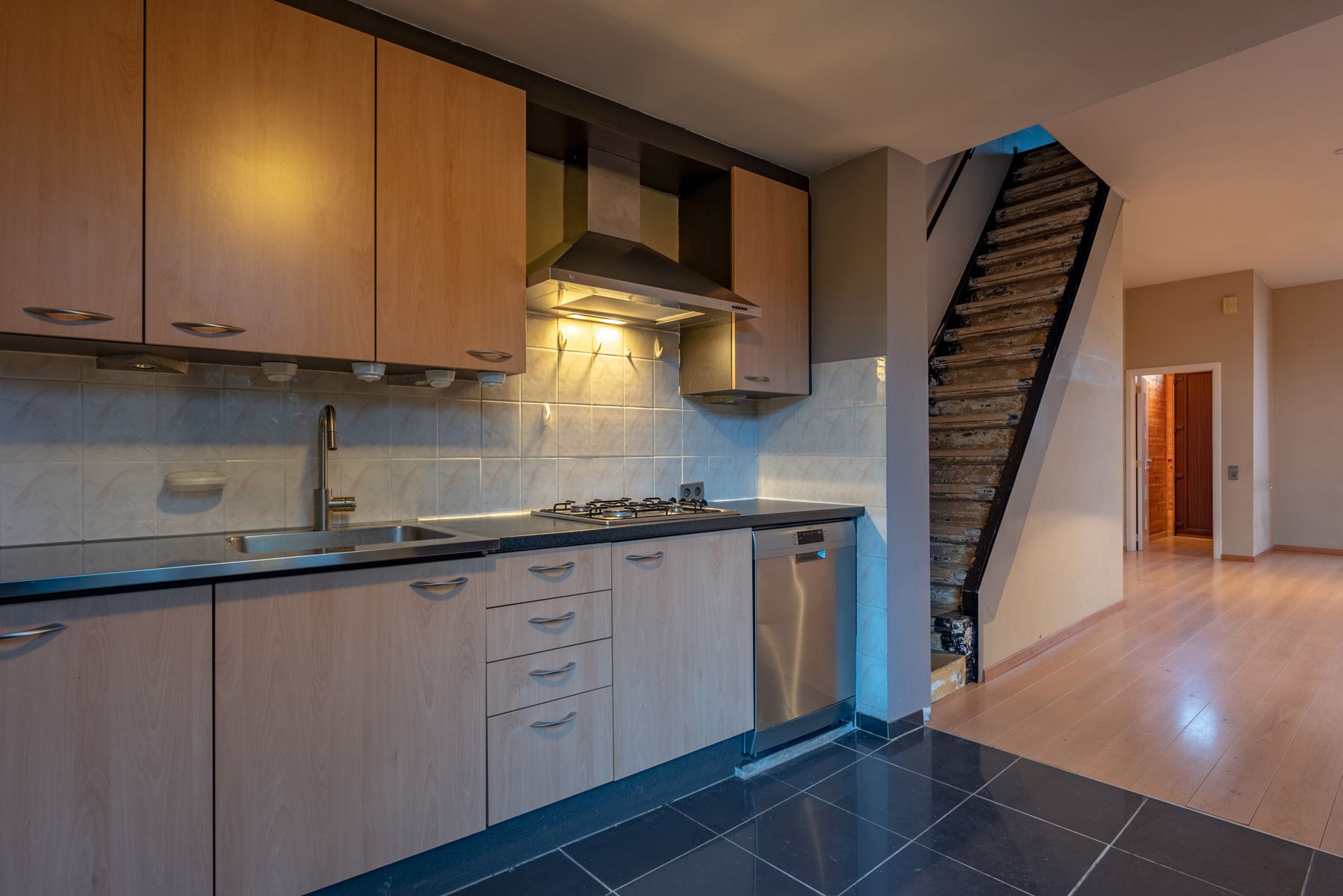 Te renoveren woning met 2 slaapkamers, ruime oprit en tuin! foto 9