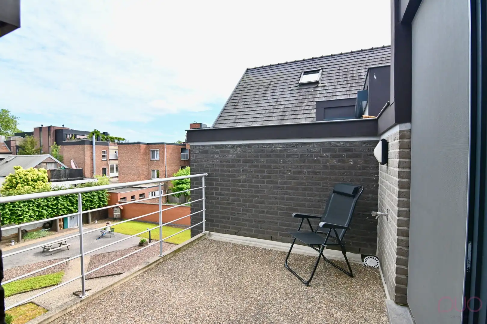 Instapklaar duplex appartement met terras en garagebox op toplocatie in Sint-Truiden foto 11
