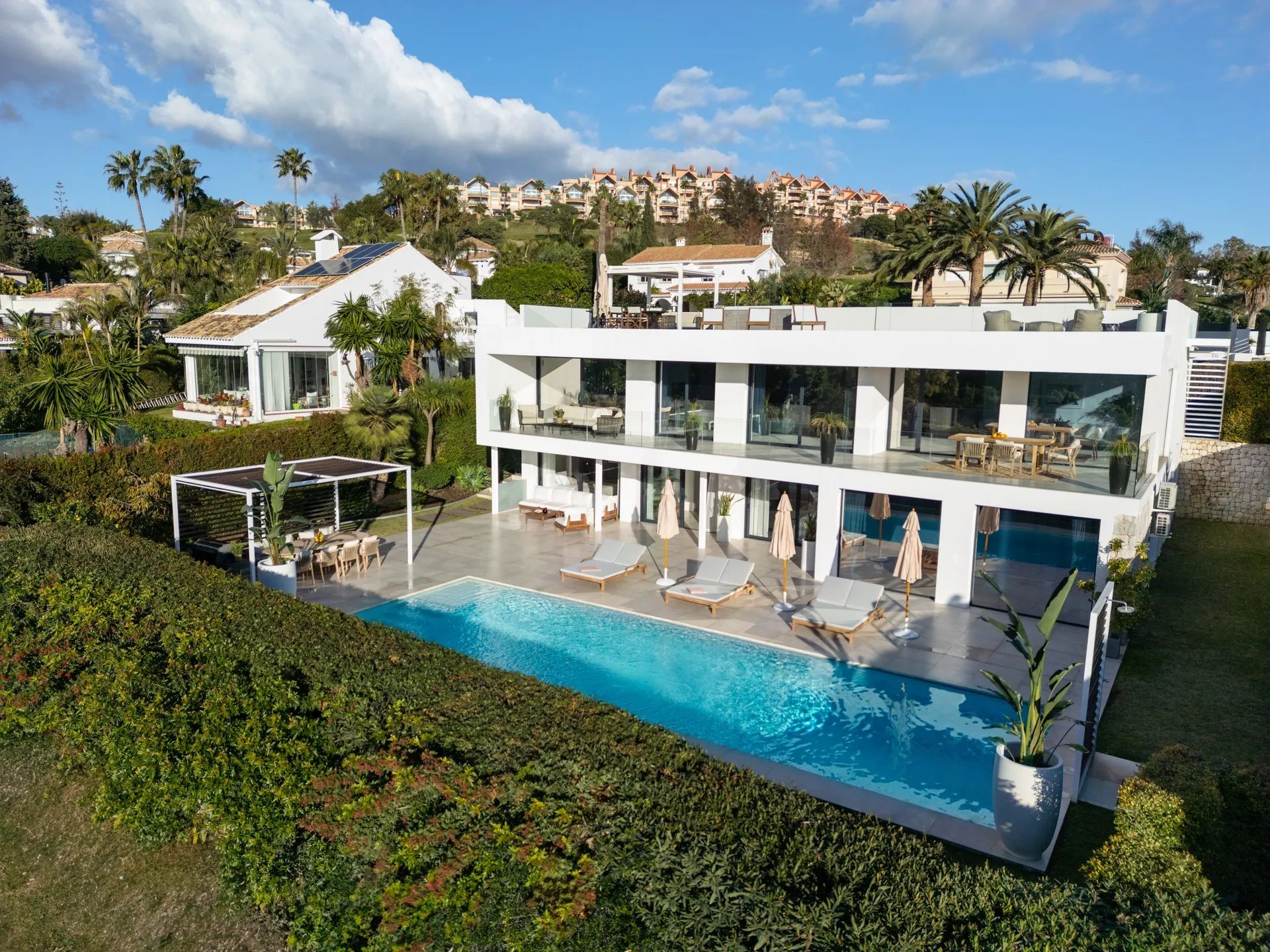 Moderne luxe aan de golfbaan – villa met adembenemend uitzicht in het hart van Nueva Andalucía foto 28