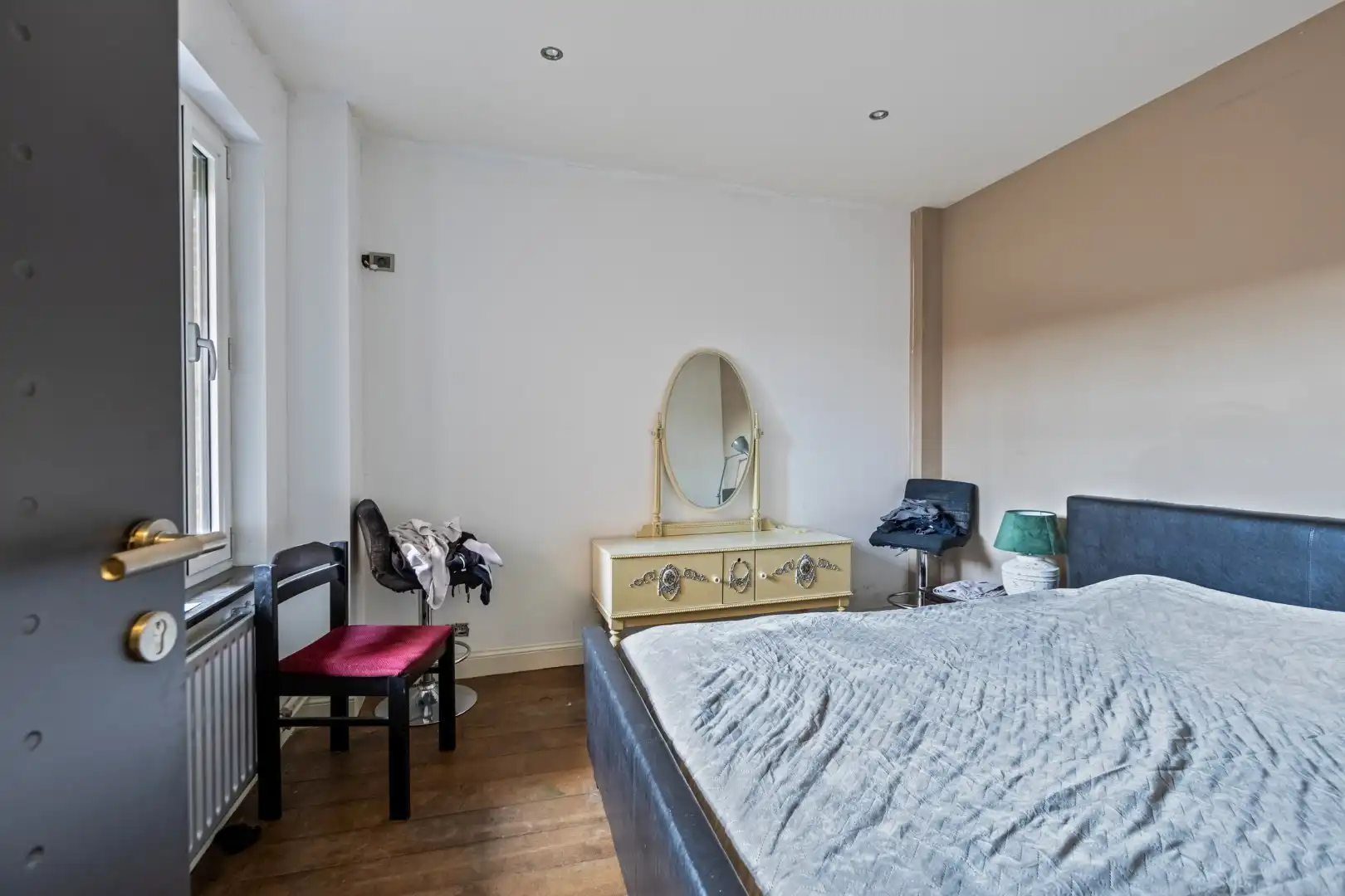 Ruim appartement gelegen op de 1ste verdieping in het centrum van Maaseik! foto 13