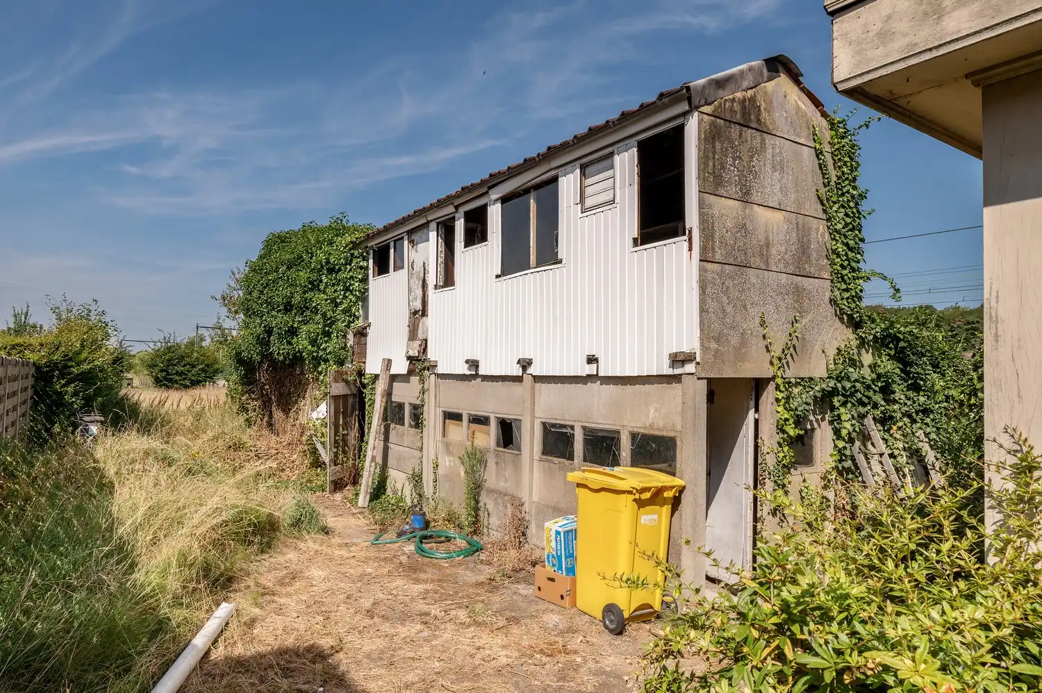 Volledig te renoveren halfopen gezinswoning op een perceel van 834 m². foto 13