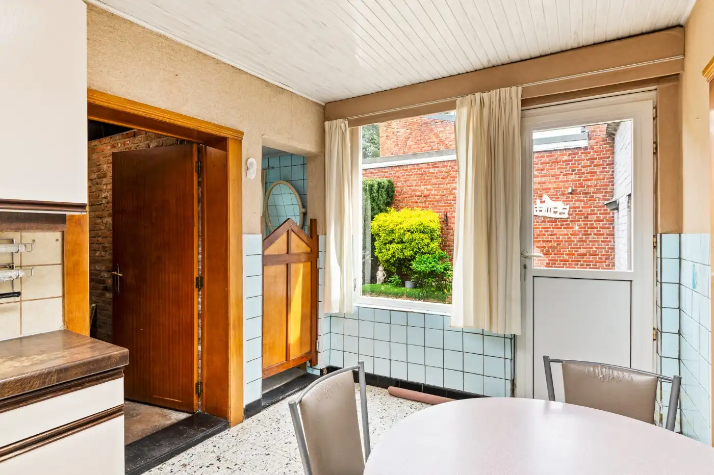 Te renoveren woning met 3 slpk., stadstuin en garage foto 9
