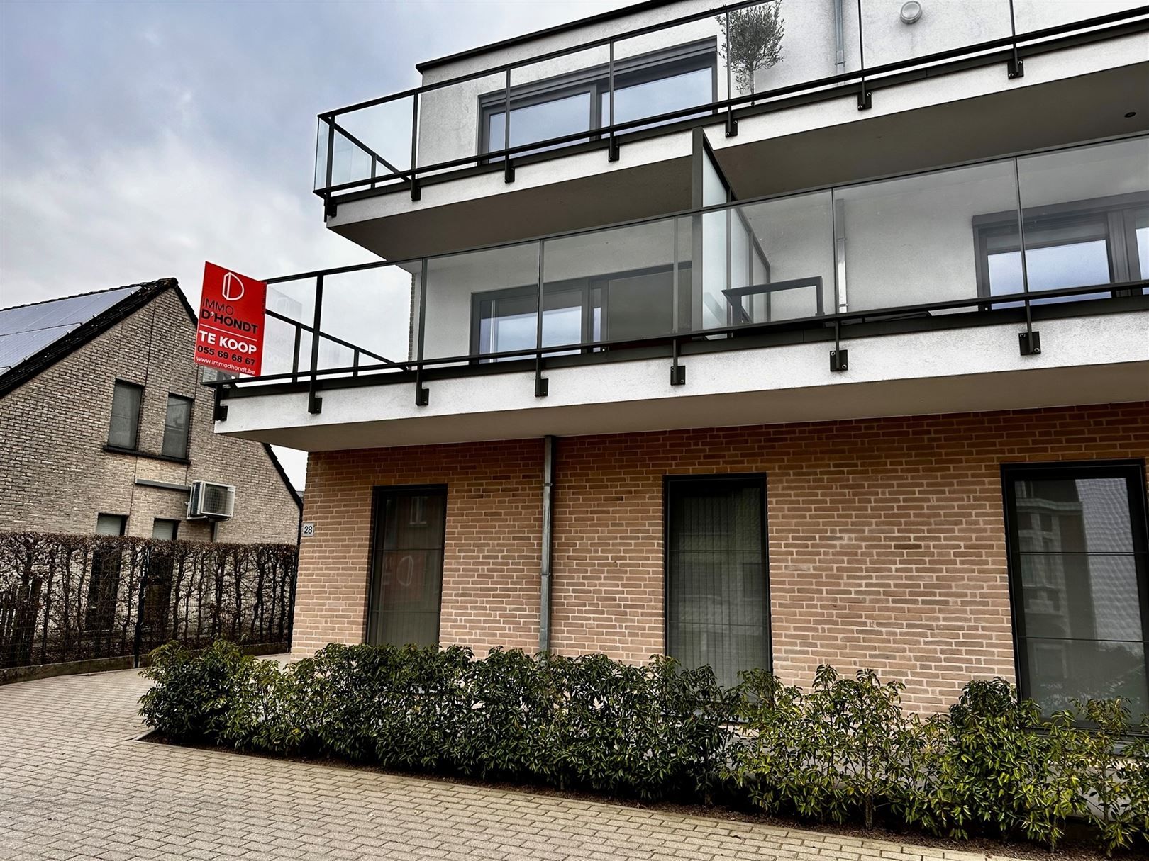 App met 2 slpks en grote garage! foto 4