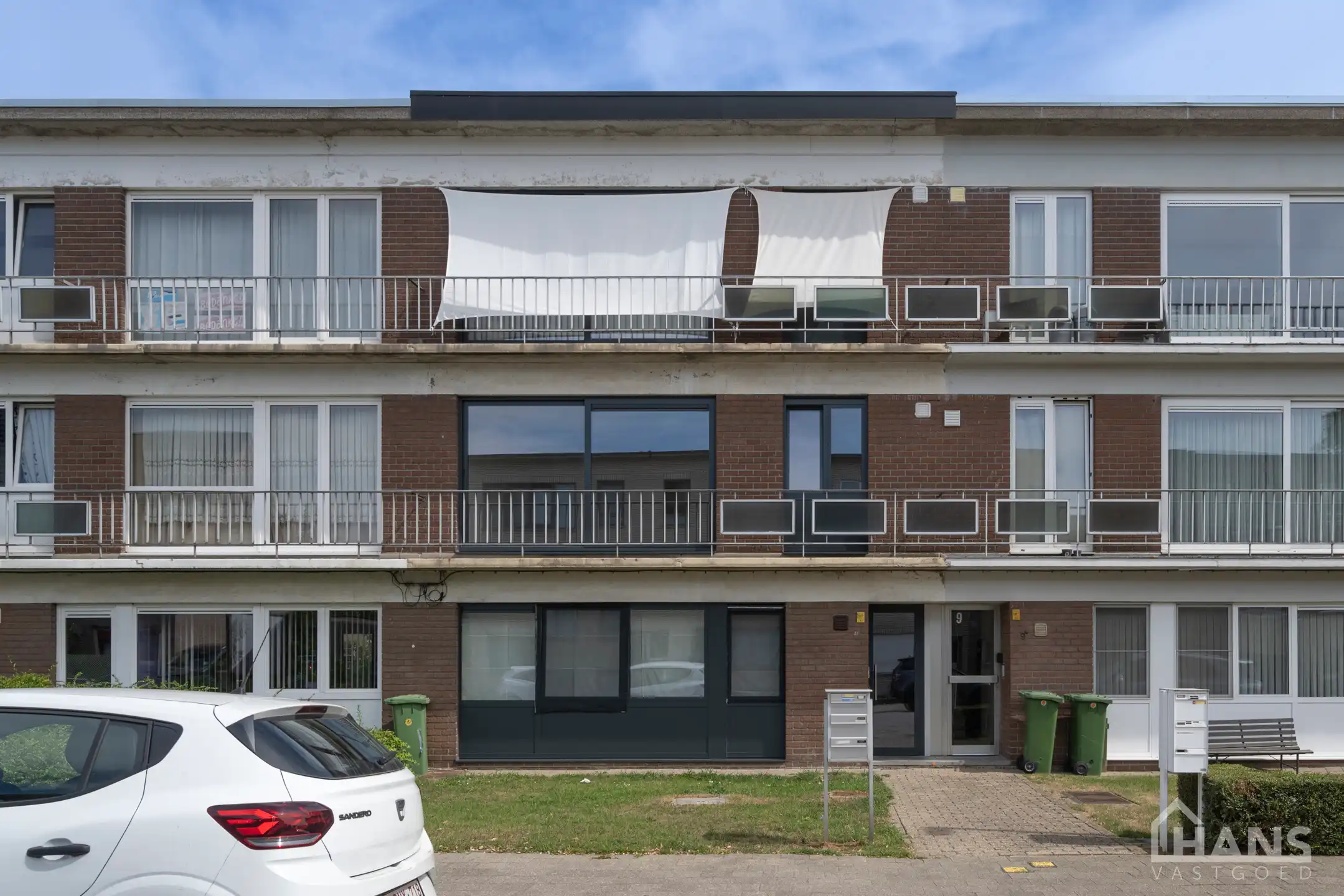 Opgeknapt appartement met garagebox; foto {{pictureIndex}}