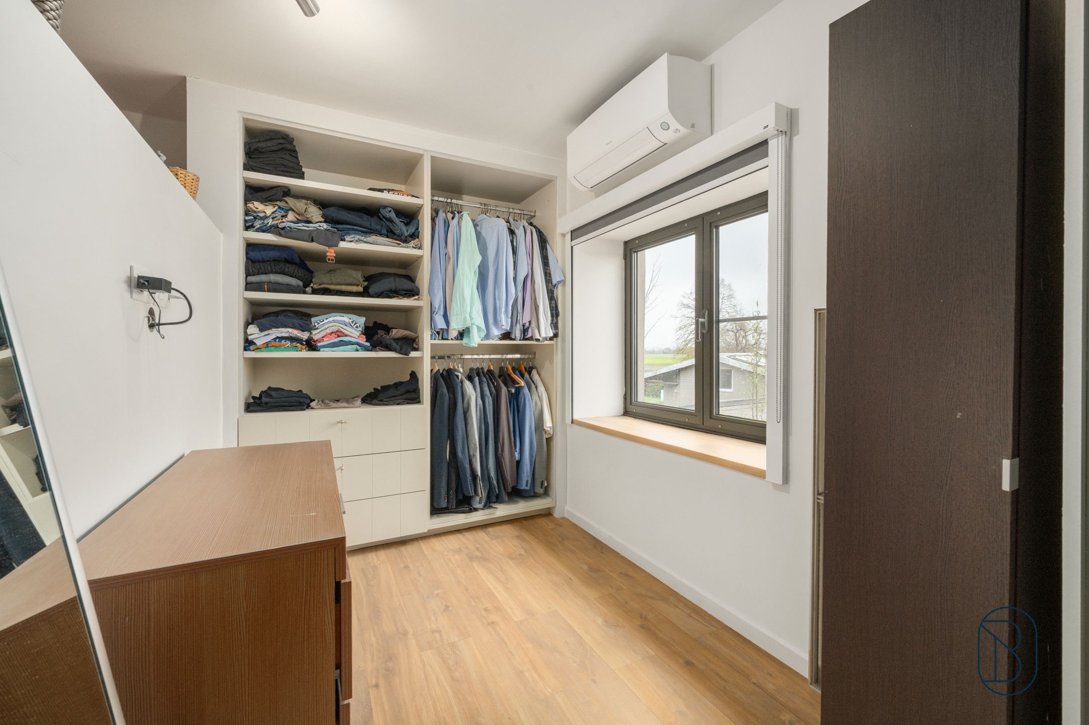 Stijlvolle gerenoveerde woning met loods in Zwevegem foto 19