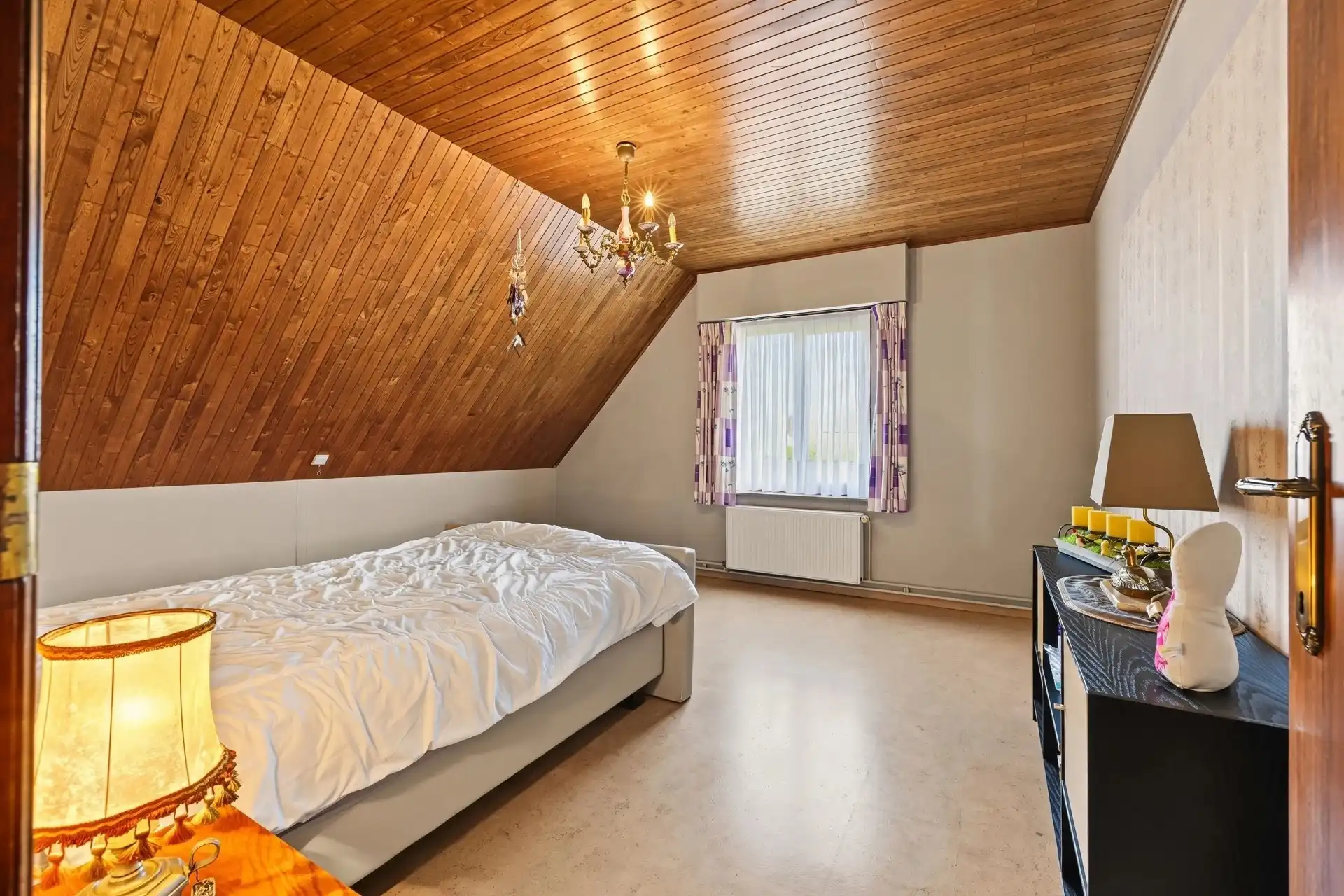 Ruim opgezette, landelijke woning mooie tuin op een perceel van ca. 3.028m² foto 17