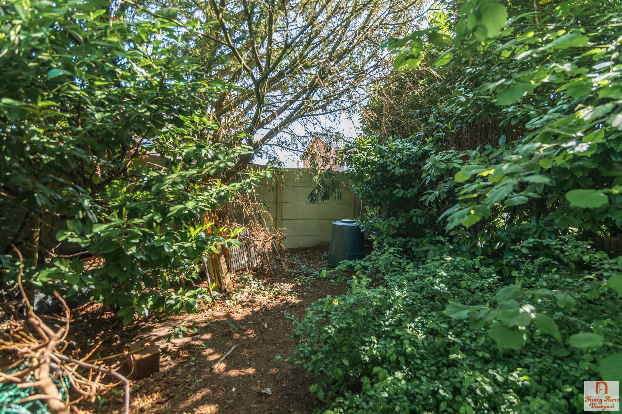 Charmante woning met grote tuin en renovatiemogelijkheden foto 39