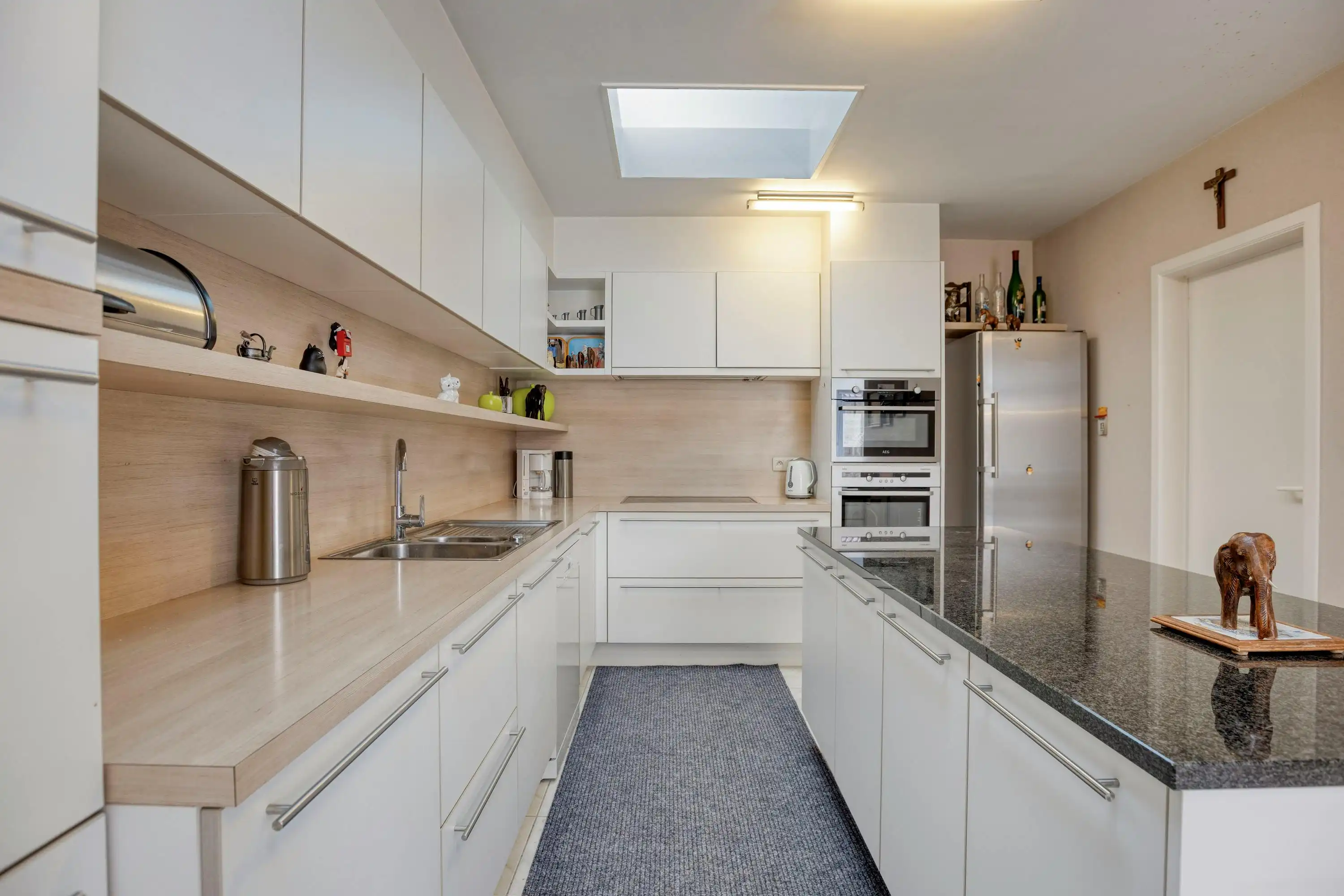 Ruime woning met 2 garages en lift in centrum Veurne foto 16