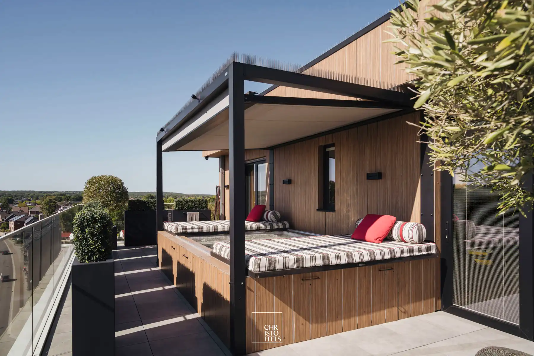 The Penthouse 250 m² ultra high-end woonruimte  89 m² terras met plunge pool foto 6