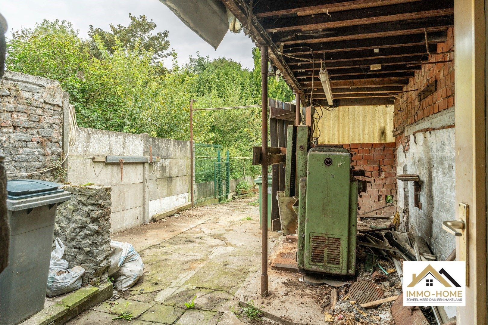 Te renoveren woning met vele mogelijkheden  foto 16