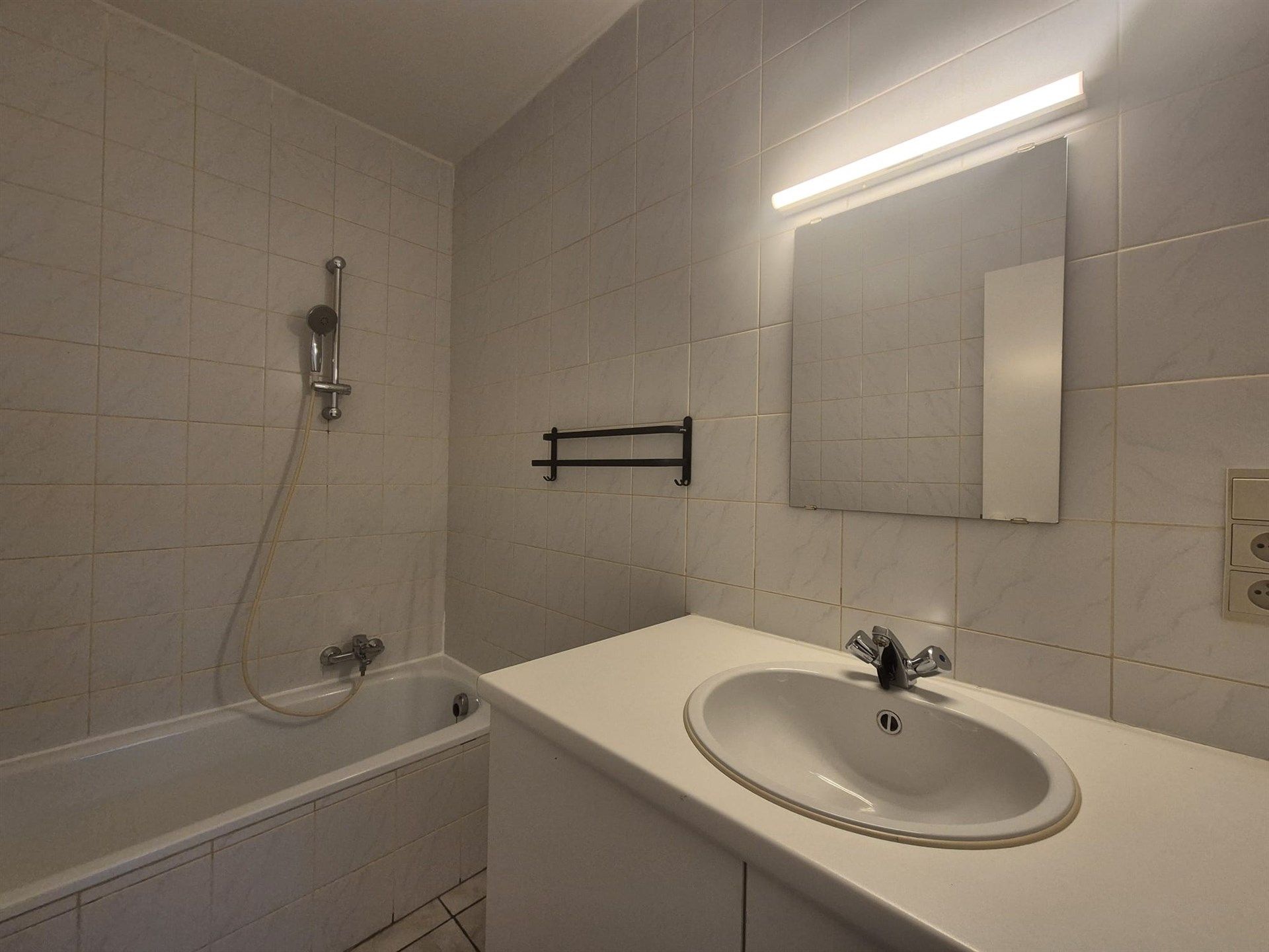 Opgeknapt 1-slaapkamer appartement op de eerste verdieping. foto 19