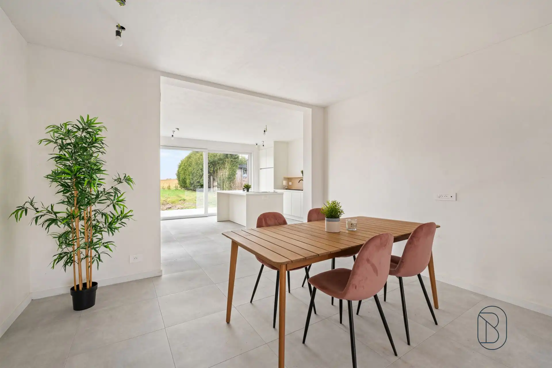 Instapklare woning met tuin en open zicht foto 7
