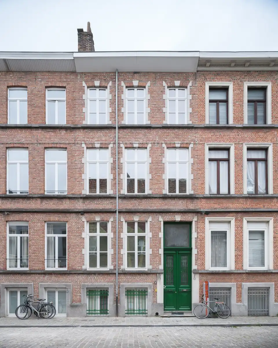 Lichtrijke gerenoveerde city flat te koop vlakbij centrum Gent foto 2