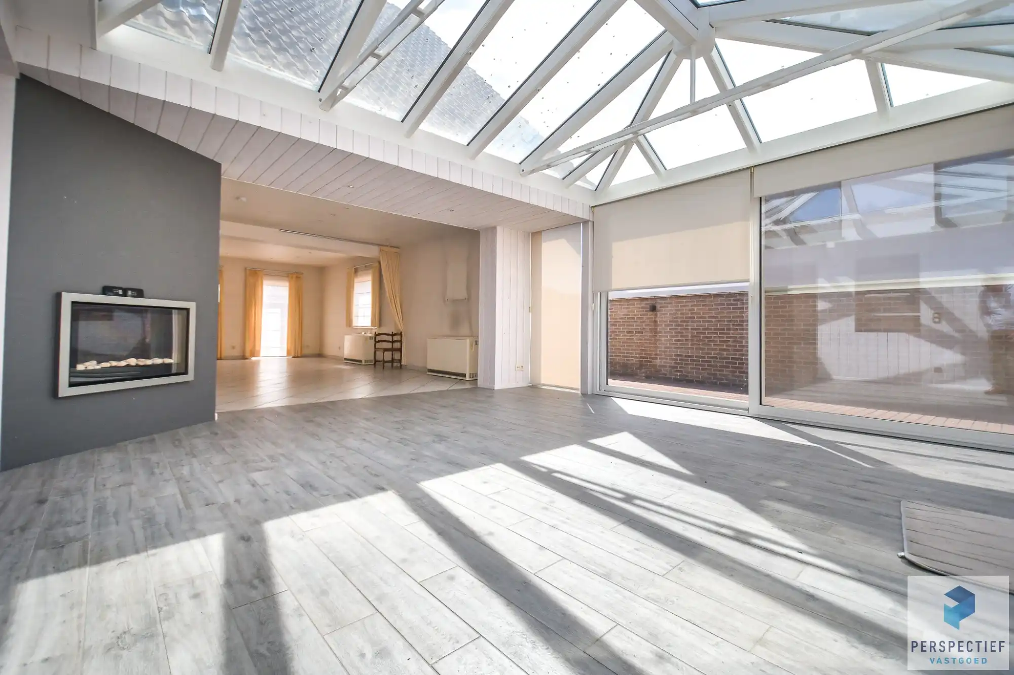 Unieke villa met dubbele garage en opslagplaats/ loods in rustige omgeving foto 10