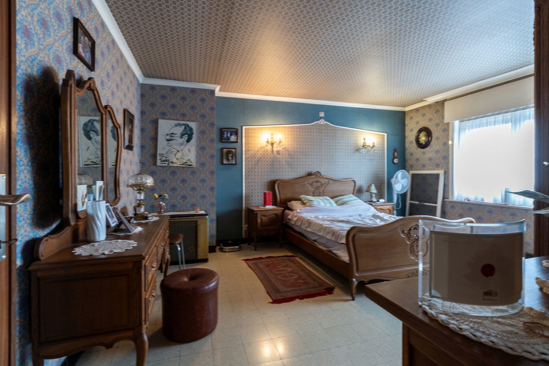 Halfopen gezinswoning met licht, structuur en potentieel foto 22