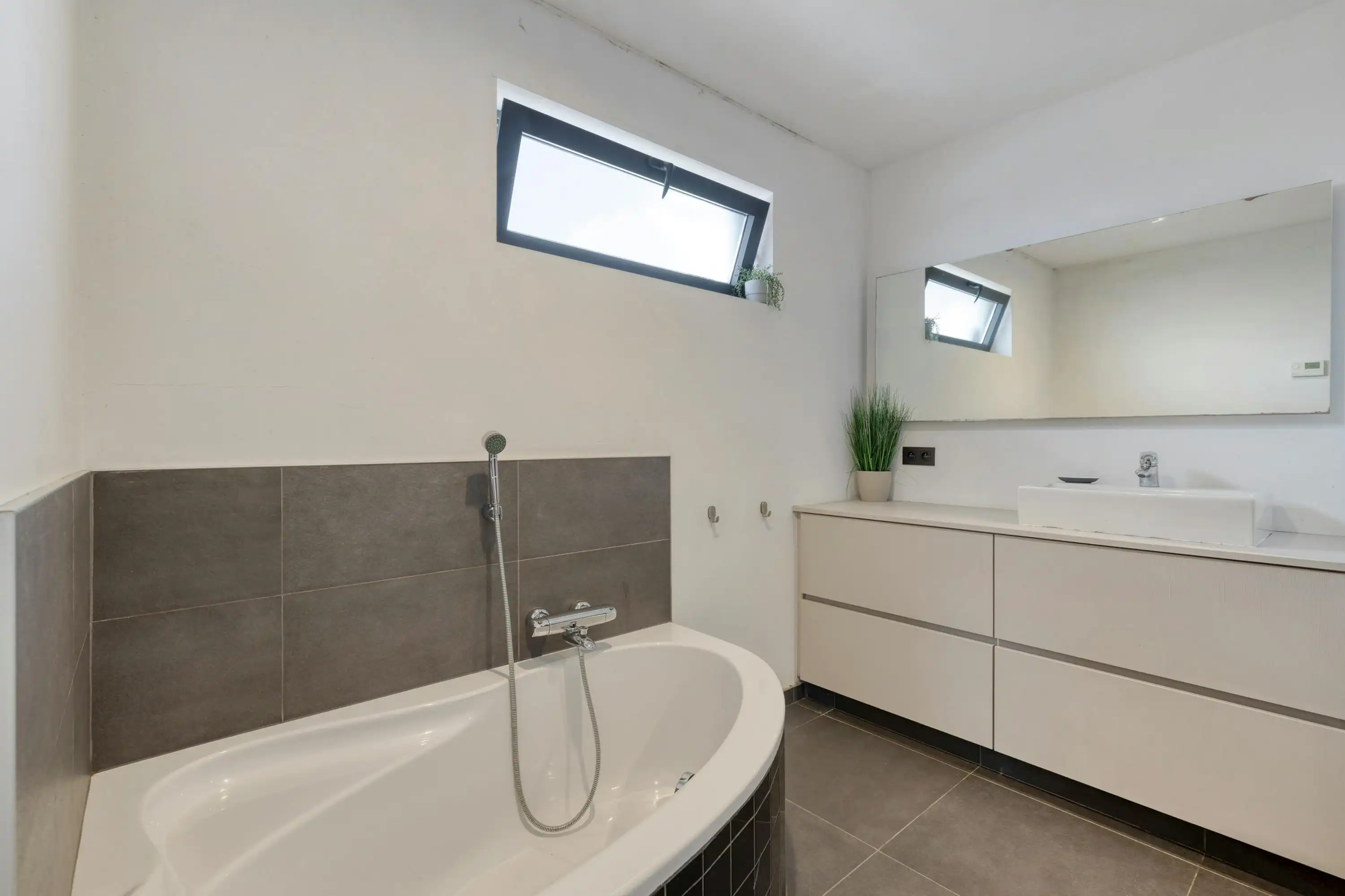 Ruime gezinswoning met 5 slaapkamers te Oostrozebeke foto 13